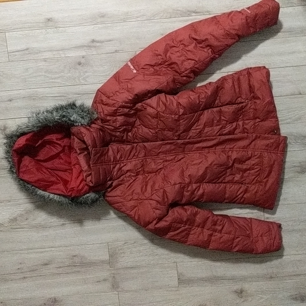 Columbia omni-shield puff jacket with detachable furry hood.